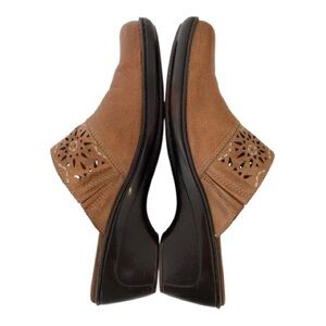 Clarks Tan Leather Laser Cut Mule Comfort Shoes Clog Slip On Sze 9 NWOB